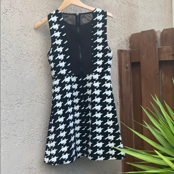 Alice + Olivia Everleigh Houndstooth Dress Sz 0 - Picture 5 of 7